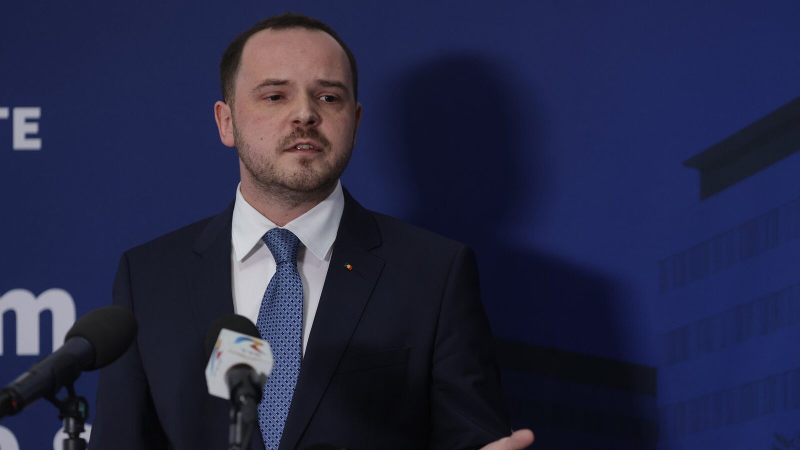 România, condamnată să plătească 3 miliarde de lei către Pfizer pentru vaccinuri anti-COVID necomandate România a pierdut procesul cu compania farmaceutică Pfizer în legătură cu achiziția de vaccinuri anti-COVID