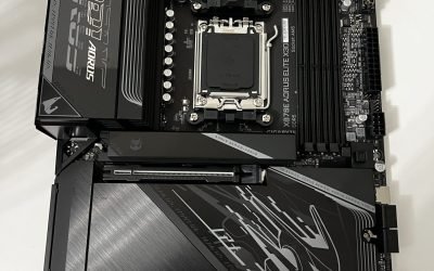 Procesoarele AMD Ryzen X3D cer un setup atent, unde placa de bază și carcasa joacă un rol crucial pentru performanța optimă, subliniază un test recent al unui entuziast de hardware