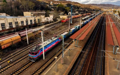 Transportul feroviar, dezavantajat în fața rutierului: Gruia Stoica avertizează asupra dezechilibrului în politicile de transport București, România – Gruia Stoica, președintele GRAMPET Group, a atras atenția asupra unui dezechilibru major în politicile de transport din România, care favorizează transportul rutier în defavoarea celui feroviar, chiar dacă acesta din urmă este considerat viitorul