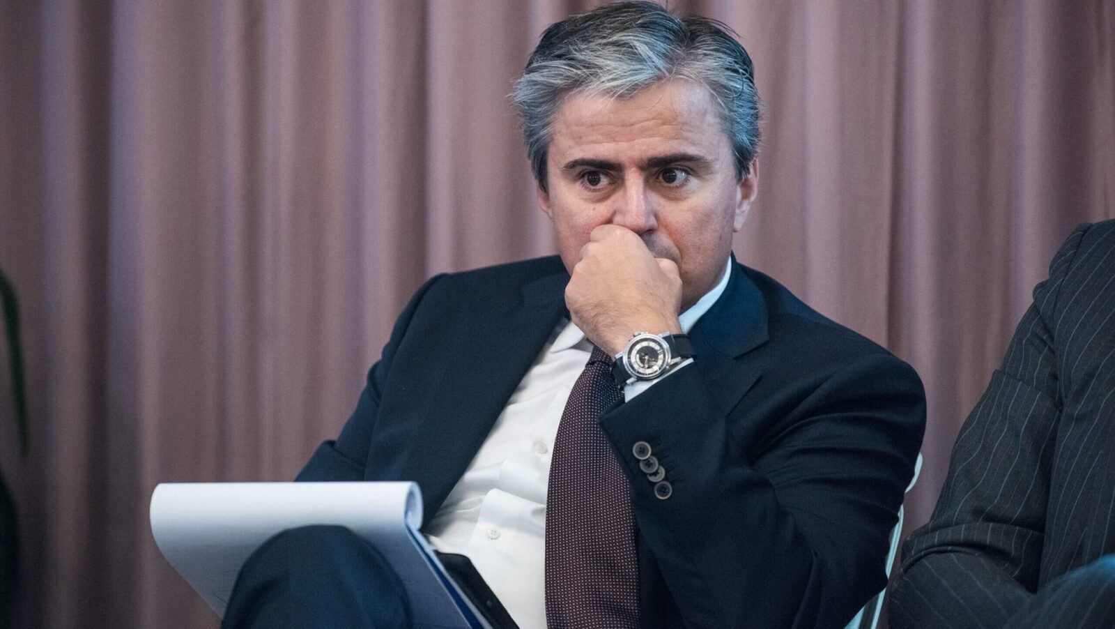 Motorina se scumpește alarmant: Avocatul Biriș critică intervenția statului și avertizează asupra riscurilor București – Prețul motorinei a crescut alarmant, iar măsurile luate de stat pentru a controla situația ar putea fi contraproductive, avertizează avocatul specializat în fiscalitate, Gabriel Biriș