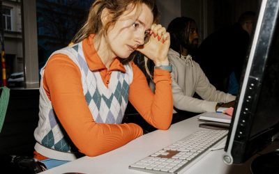 Gen Z, speriată de AI: Sabotează implementarea inovației în companii