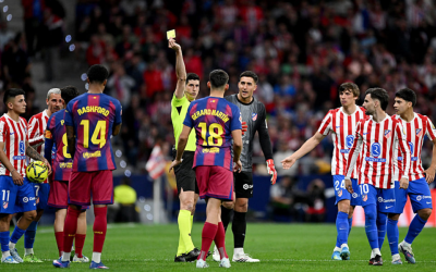Bucurie și controverse: Barcelona învinge Atletico Madrid într-un meci tensionat, marcat de decizii VAR discutabile MADRID – FC Barcelona a obținut o victorie dramatică în deplasare, sâmbătă seară, împotriva echipei Atletico Madrid, scor 1-0, într-un meci crucial pentru lupta la titlu în La Liga