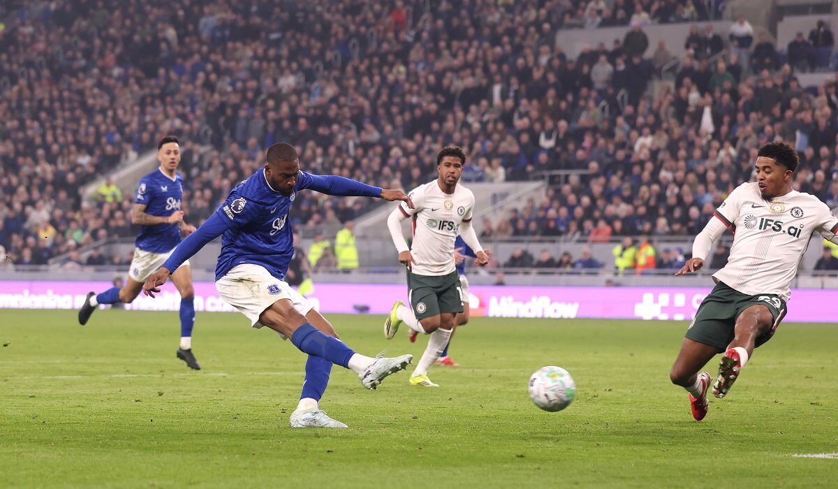 Record de Comisioane: Premier League Depășește 500 de Milioane de Euro Plătiți Agenților Londra – Cluburile din Premier League au cheltuit suma record de 528 de milioane de euro (aproximativ 460,3 milioane de lire sterline) pentru comisioanele agenților de jucători în perioada 4 februarie 2025 – 3 februarie 2026
