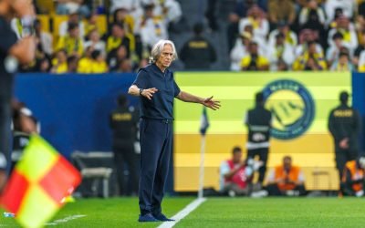 Înfruntare aprinsă pe teren: Antrenorul lui AL-NASSR, JORGE JESUS, implicat într-o dispută cu un jucător de la AL-NAJMA Un moment controversat a marcat finalul primei reprize a meciului dintre echipele AL-NASSR și AL-NAJMA, disputat vineri în cadrul etapei a 27-a din Liga Profesionistă ROSHEN
