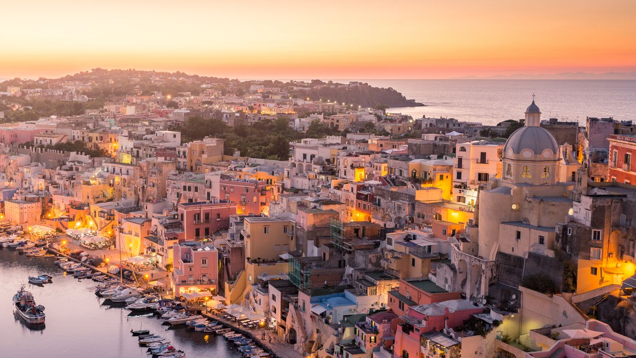 Alternativa la Coasta Amalfi: 6 locuri la fel de spectaculoase, dar mai ieftine