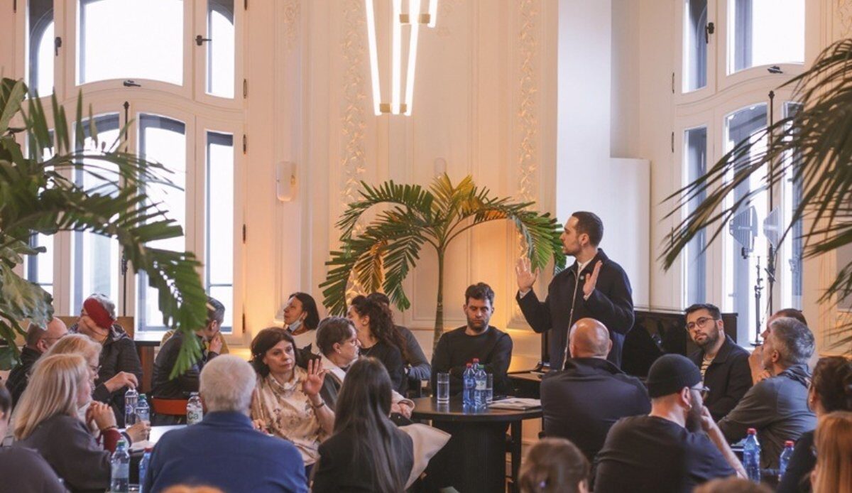 Revoluție în cartierul Amzei: Locuitorii se mobilizează pentru a-și proteja interesele Bucureștenii din zona Amzei au pus bazele unui grup civic, în urma unei întâlniri care a reunit rezidenți, antreprenori și arhitecți