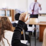 Guvernul deblochează concursurile pentru posturile de predare din învăţământul preuniversitar, dar și a unor posturi din cel superior