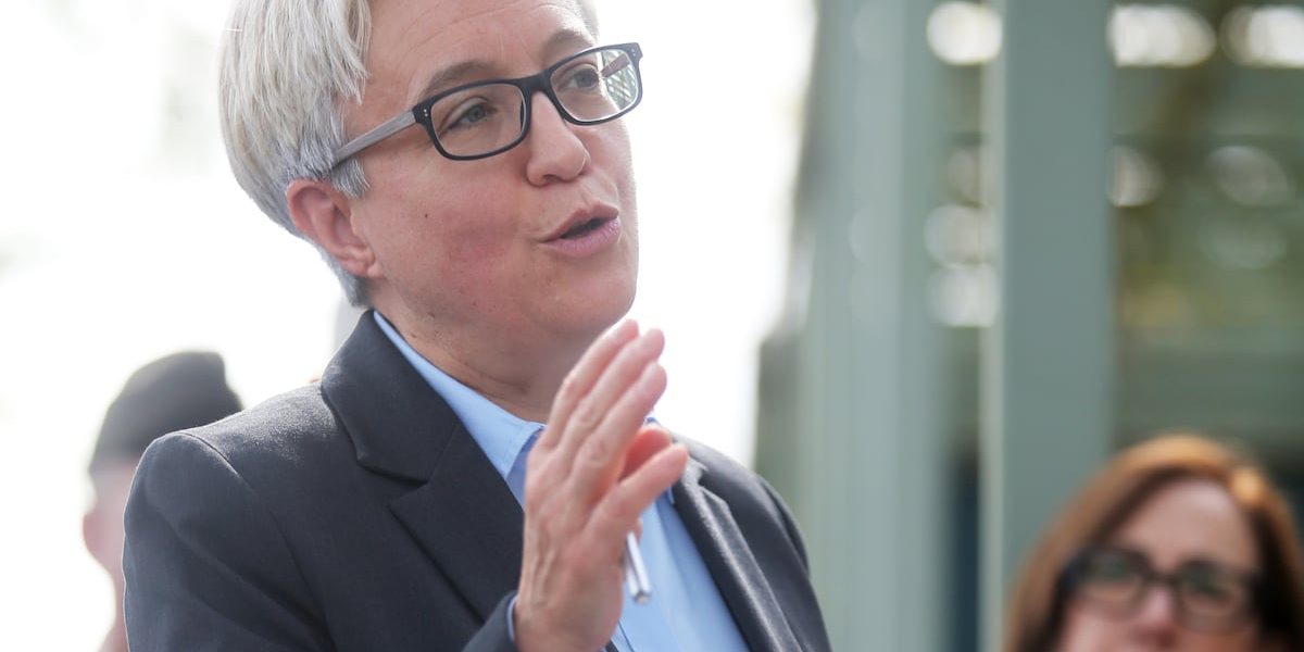 Kotek Șochează Portland: Ordin Executiv Inflamează Orele de Studiu