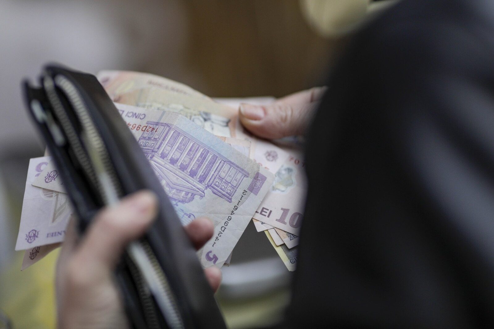 Cheltuieli în creștere, venituri stagnante: Ce se întâmplă cu românii în 2025?