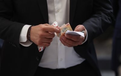 Florin Manole anunță progrese în elaborarea noii legi a salarizării Florin Manole, ministrul Muncii, a făcut publice detalii despre stadiul actual al proiectului de lege privind salarizarea, joi, în cadrul unor declarații de presă