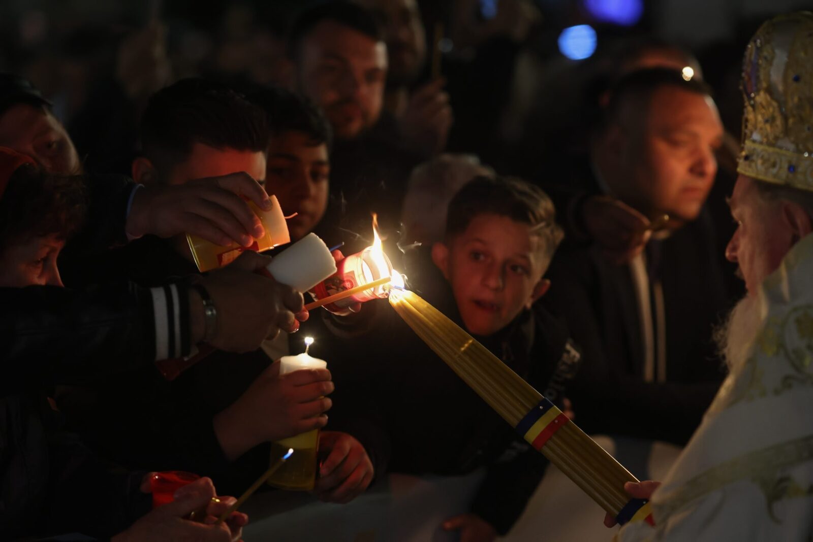 Învierea la Patriarhie: Când începe slujba și unde se ia Lumina Sfântă