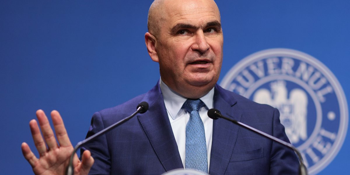 Omul care i-a dat carnetul lui Băsescu, ATAC DUR la Bolojan: „Cheltuim ce n-avem”