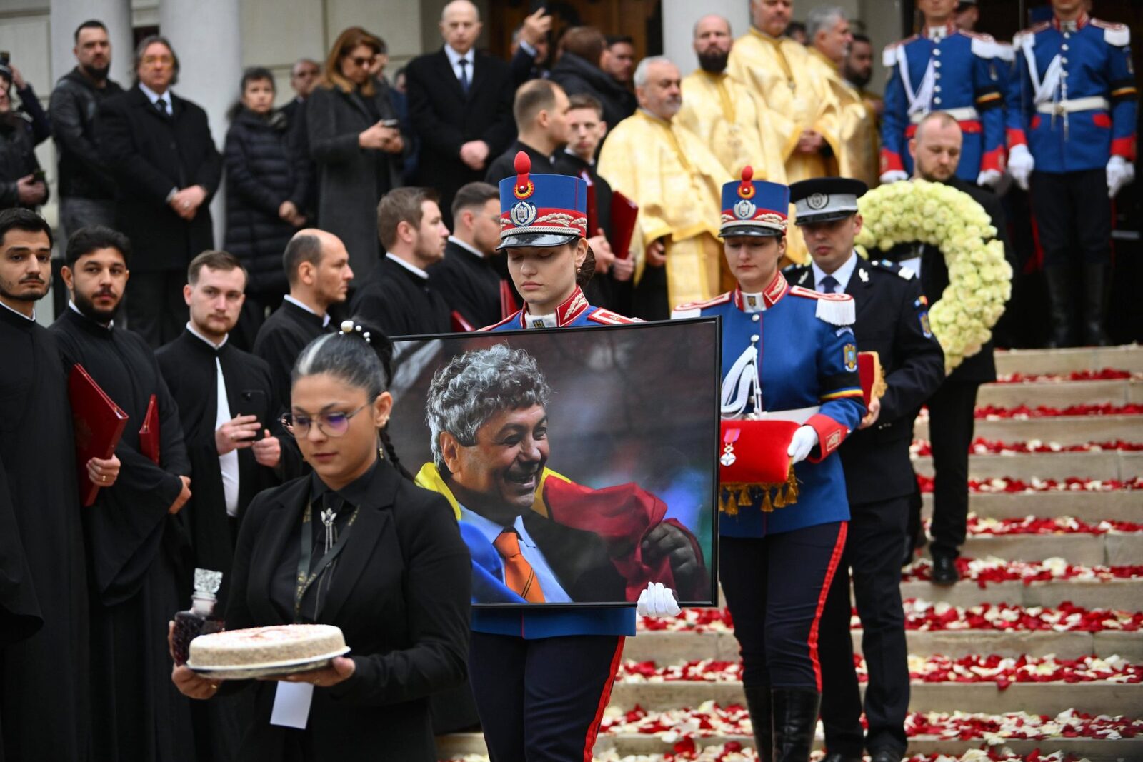 Mircea Lucescu, înmormântat cu onoruri la Bellu