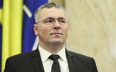 Procurorul Claudiu Sandu, membru al Consiliului Superior al Magistraturii (CSM), a criticat dur numirile făcute de Președintele Nicușor Dan pentru funcțiile de procurori șefi, semnalând influența politică în aceste decizii