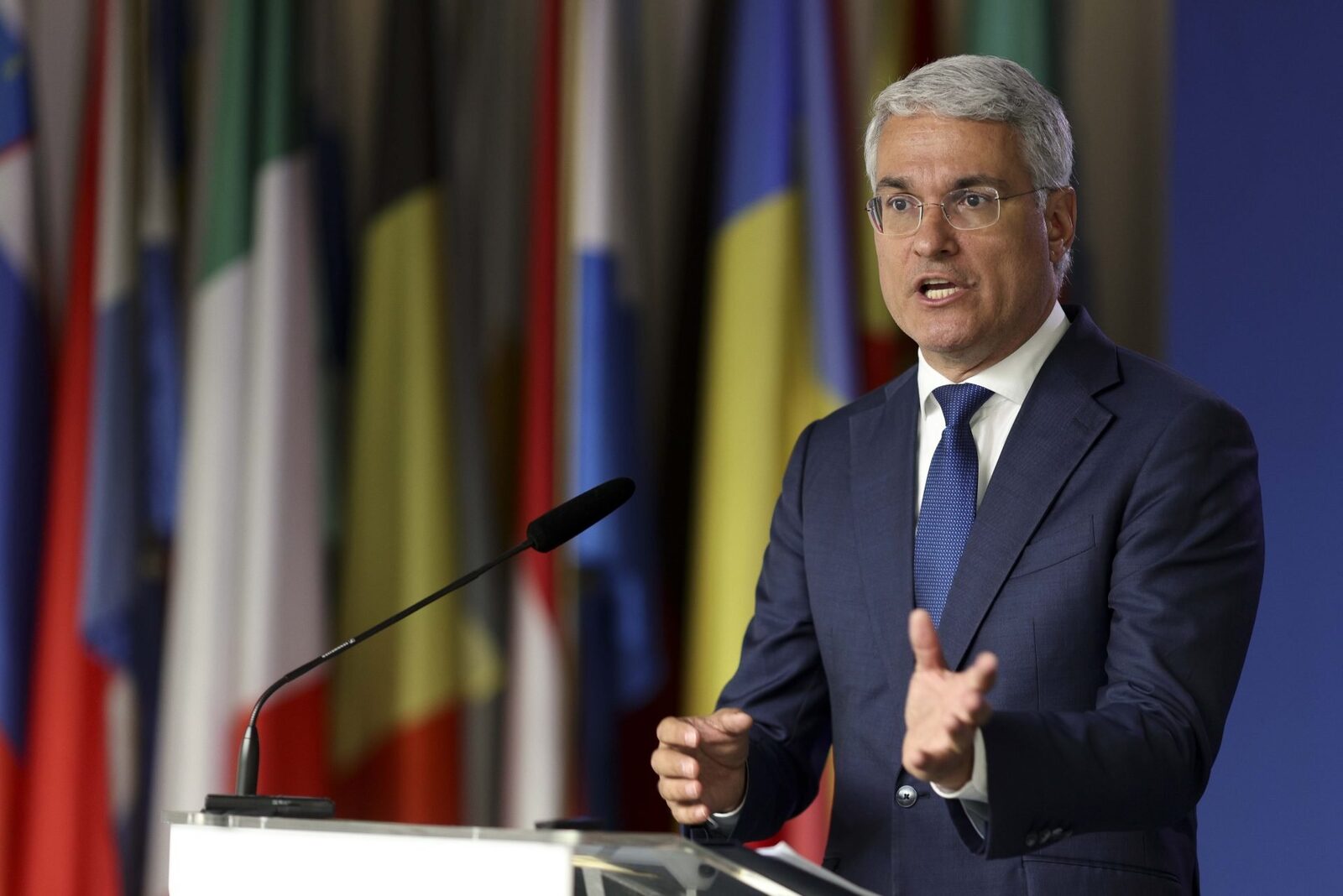 România, lider la convergența cu UE, dar vrea să schimbe modelul economic România este țara cu cel mai mare succes în ceea ce privește convergența cu Uniunea Europeană, conform declarațiilor ministrului Investițiilor și Fondurilor Europene, Dragoș Pîslaru