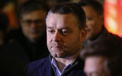 Șoferii de mașini hibride vor plăti parcarea în București, începând cu luna mai Consiliul General al Municipiului București a aprobat o serie de modificări privind parcările din Capitală, care vor intra în vigoare de la 1 mai