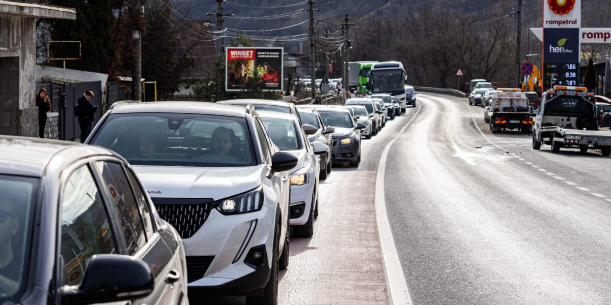 Aglomerație pe DN1: Cozi de la Predeal, rute ocolitoare recomandate de poliție