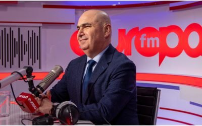 Bolojan, despre tensiunile politice și plata către Pfizer Premierul Ilie Bolojan a discutat despre situația politică tensionată din România, în cadrul emisiunii „Piața Victoriei”, subliniind că țara nu are nevoie de instabilitate
