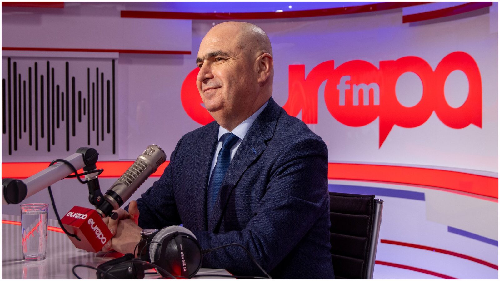 Bolojan, despre tensiunile politice și plata către Pfizer Premierul Ilie Bolojan a discutat despre situația politică tensionată din România, în cadrul emisiunii „Piața Victoriei”, subliniind că țara nu are nevoie de instabilitate