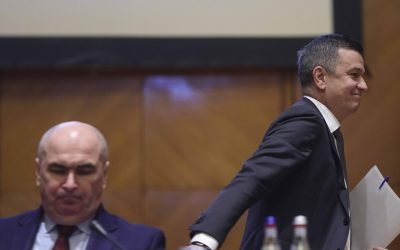 Bolojan, întrebat despre conținutul cutiilor de pantofi, amintește de dosarul de corupție al fostului șef de cabinet al lui Grindeanu Premierul Ilie Bolojan a oferit un răspuns cu tentă acidă la o întrebare despre ce anume ar putea păstra în cutiile de pantofi, în contextul discuțiilor privind dosarul de corupție în care este implicat Cristian Anton, fostul șef de cabinet al lui Sorin Grindeanu