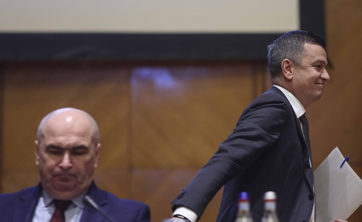 Bolojan, întrebat despre conținutul cutiilor de pantofi, amintește de dosarul de corupție al fostului șef de cabinet al lui Grindeanu Premierul Ilie Bolojan a oferit un răspuns cu tentă acidă la o întrebare despre ce anume ar putea păstra în cutiile de pantofi, în contextul discuțiilor privind dosarul de corupție în care este implicat Cristian Anton, fostul șef de cabinet al lui Sorin Grindeanu