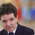 Calm, promite cineva. Vom trece prin asta, indiferent de ce-o fi