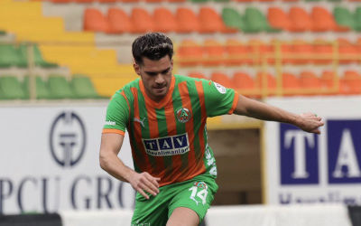 Două meciuri cu români în Turcia și unul în Olanda: ziua de sâmbătă promite spectacol pentru fanii fotbalului românesc Sâmbătă, fanii fotbalului vor avea parte de o zi plină de emoții, cu mai mulți jucători români evoluând în campionate importante