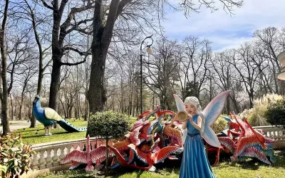 O amânare aduce un spectacol inedit: Târgul de Paște de la CRAIOVA, start parțial din 3 aprilie, deschiderea oficială pe 5 aprilie 2026 Evenimentul mult așteptat al primăverii în municipiul CRAIOVA, Târgul de Paște, își va deschide porțile parțial începând de vineri, 3 aprilie 2026, de la ora 14:00, cu căsuțe de produse tradiționale și zone de agrement pentru copii