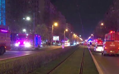 Medic anestezist, ucis în Capitală și incendiat pentru a ascunde crima Un medic anestezist de 72 de ani a fost găsit mort în apartamentul său din Sectorul 3 din București, după ce un incendiu a izbucnit marți noapte