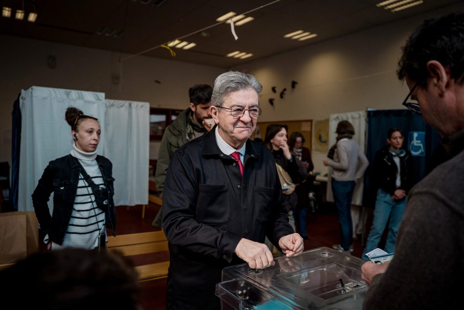 Un deputat francez sesisează justiția în urma unor acuzații de finanțare ilegală a partidului La France Insoumise (LFI) de către Venezuela