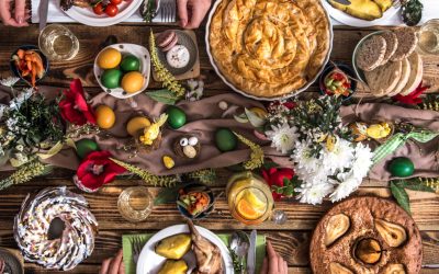 Mesele de Paște: Cum să te bucuri de sărbătoare fără excese Paștele aduce pe mesele românilor o explozie de arome și tradiții culinare, de la ouă roșii și drob până la friptură de miel și cozonac