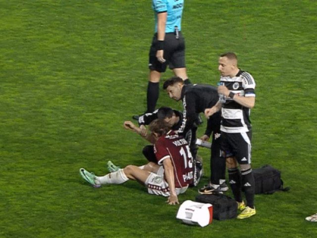 Gol și accidentare pentru Cătălin Vulturar în Rapid – ”U” Cluj Mijlocașul echipei Rapid, Cătălin Vulturar, a marcat un gol spectaculos în meciul cu ”U” Cluj, dar s-a accidentat grav la umăr la scurt timp