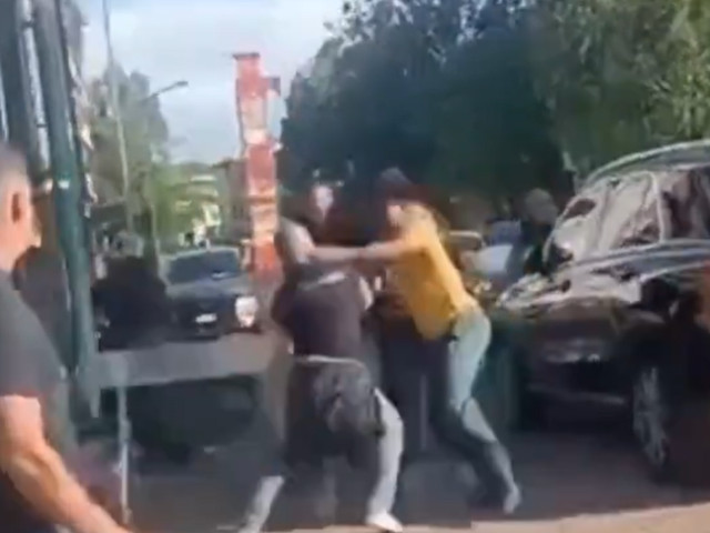 Bătaie incredibilă după Verona: Un jucător, scandal cu un fan furios