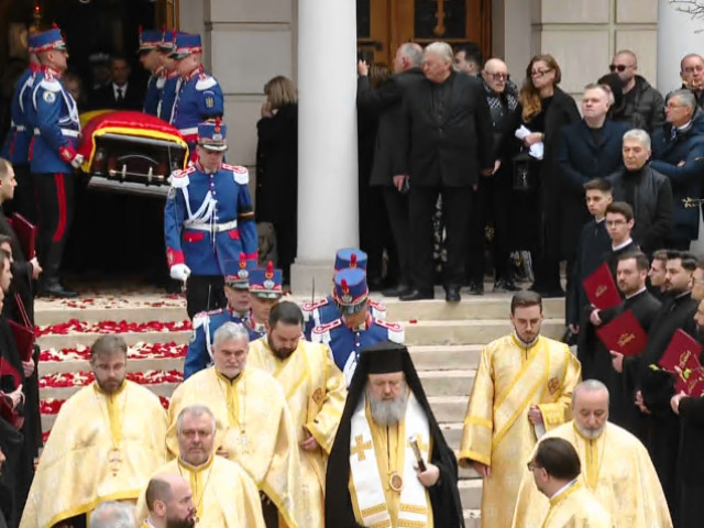 Cortegiul funerar cu trupul neînsuflețit al lui Mircea Lucescu a ajuns la Biserica Sfântul Elefterie din București, unde are loc slujba de înmormântare