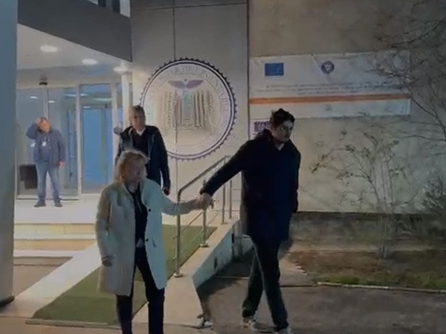 Răzvan Lucescu, alături de mama sa și de fiul său, la spital, după ce Mircea Lucescu a fost transferat la Terapie Intensivă Situația lui Mircea Lucescu, fost selecționer al României, s-a agravat în ultimele ore