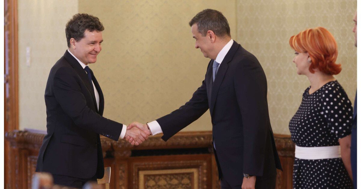 Grindeanu dezminte întâlnirea cu Nicușor Dan la Cotroceni: „Fake news clasic” Președintele PSD, Sorin Grindeanu, a negat categoric informațiile apărute în spațiul public referitoare la o presupusă întâlnire avută cu primarul general al Capitalei, Nicușor Dan, la Palatul Cotroceni