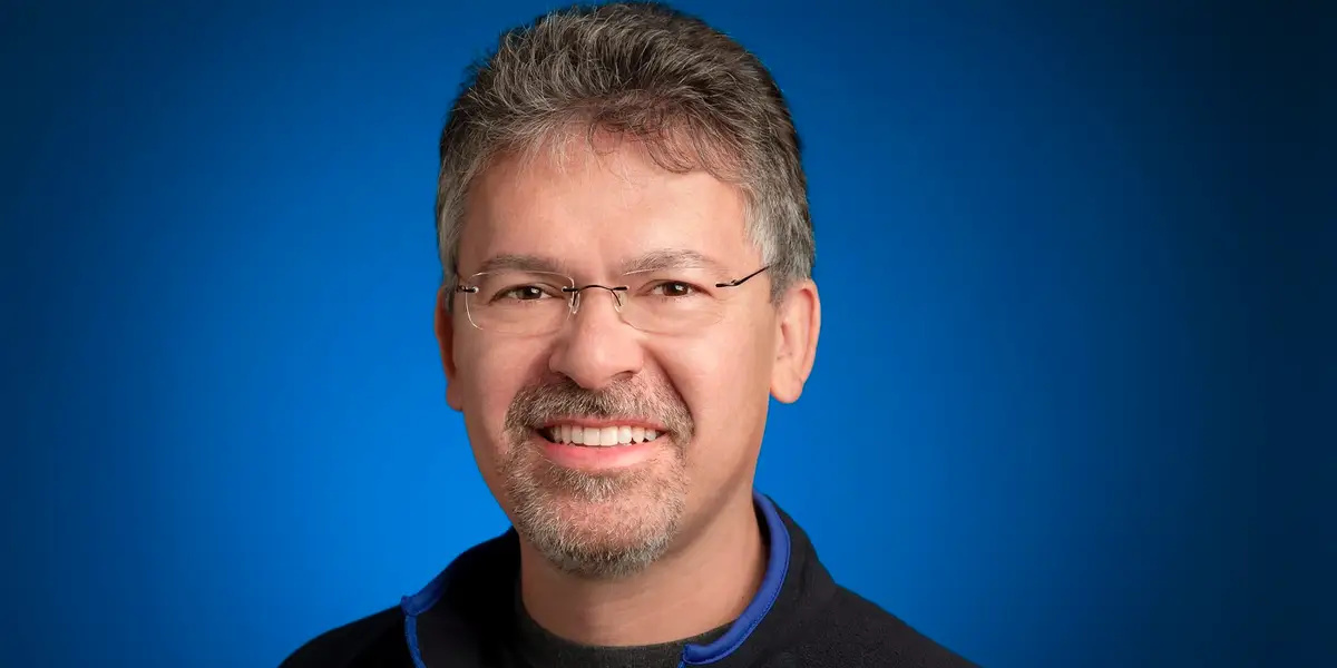 John Giannandrea pleacă de la Apple: Un expert IA părăsește compania