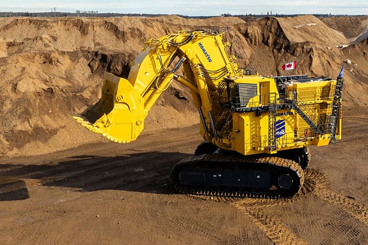 Un uriaș pe roți: Excavatorul Komatsu PC9000-12, vedeta minelor de suprafață Un excavator hidraulic impresionant, gândit și fabricat în țara lui Deutsche Qualität, cucerește lumea exploatărilor miniere