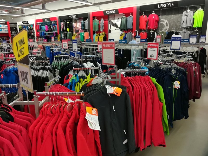 Unul dintre cele mai cunoscute lanțuri de magazine din România dispare