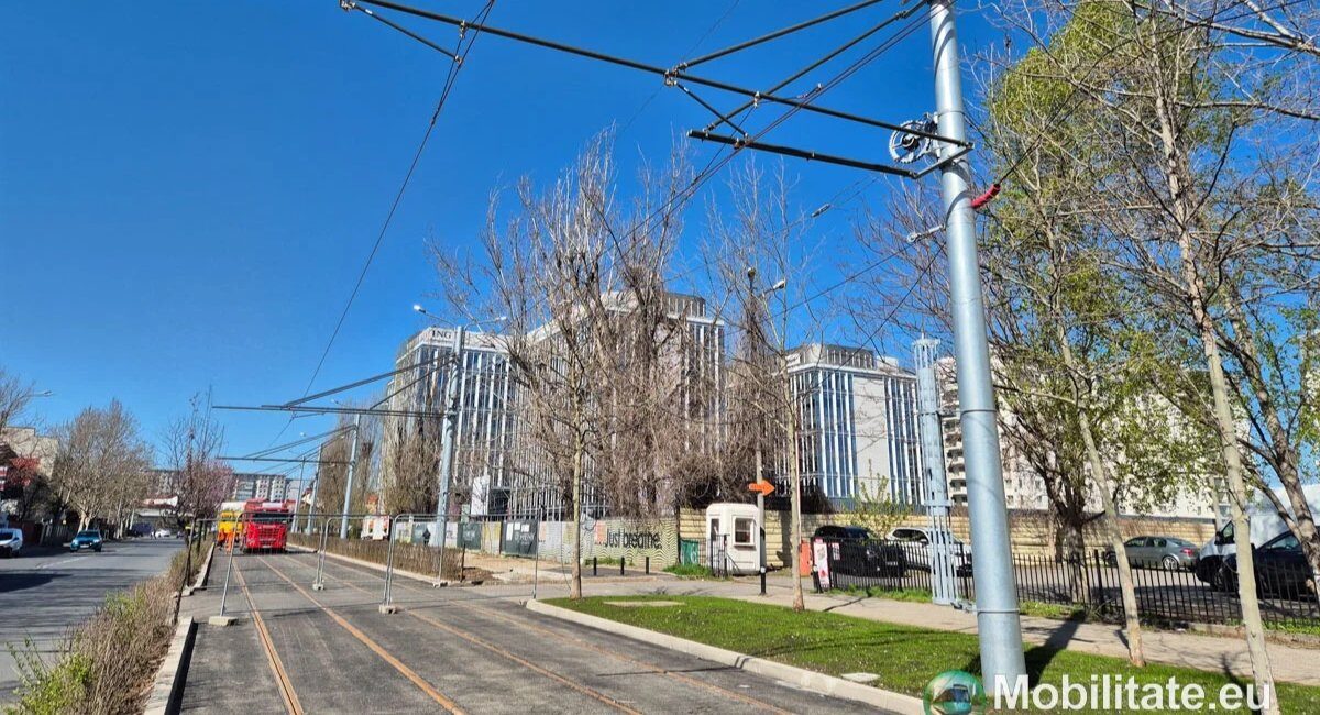 Lucrările la tramvaiul de pe Bulevardul Expoziției, aproape de finalizare Lucrările de modernizare a liniei de tramvai de pe Bulevardul Expoziției, parte a Lotului 11, avansează rapid