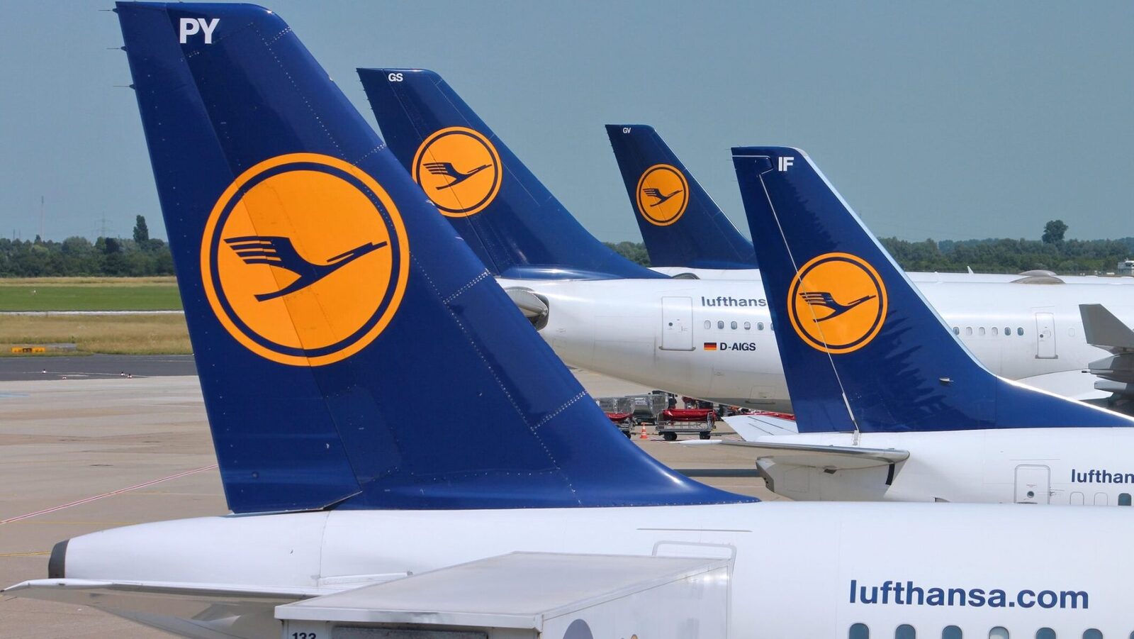 Haos în Europa: Lufthansa anulează zboruri din cauza grevelor
