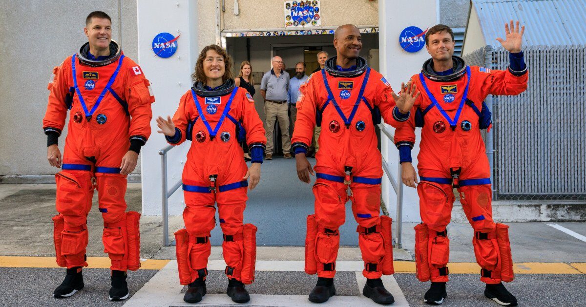 NASA pregătește revenirea oamenilor în jurul Lunii, după o pauză de peste jumătate de secol Agenția Spațială Americană (NASA) a dat startul numărătorii inverse pentru lansarea misiunii Artemis 2, un pas crucial în programul de explorare lunară