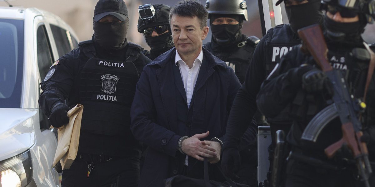 Imagini-șoc: Alexandru Bălan, spionul KGB, extrădat din Moldova