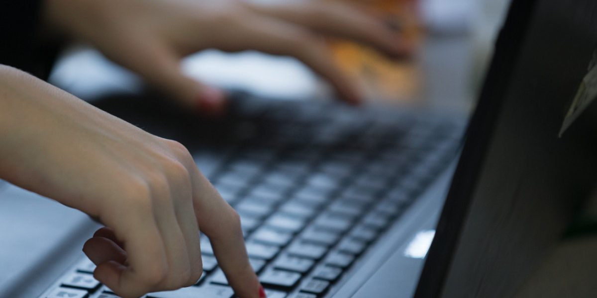 Reacție DURĂ a MApN: Hackeri ruși au spart e-mailuri ale Forțelor Aeriene!