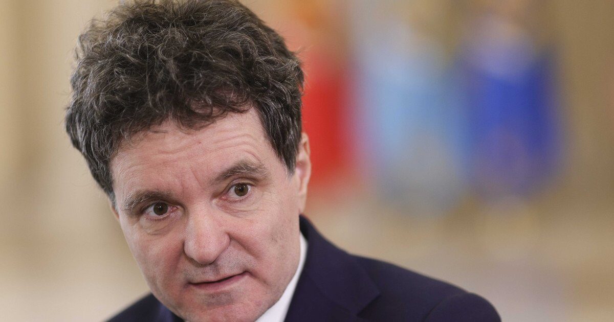 AUR Nu Are Suficienți Parlamentari pentru a Suspendă pe Nicușor Dan, Conform lui Petrișor Peiu Partidul AUR nu are capacitatea numerică de a iniția procedura de suspendare a primarului general al Capitalei, Nicușor Dan, a declarat Petrișor PEIU, președintele Consiliului Național de Conducere AUR
