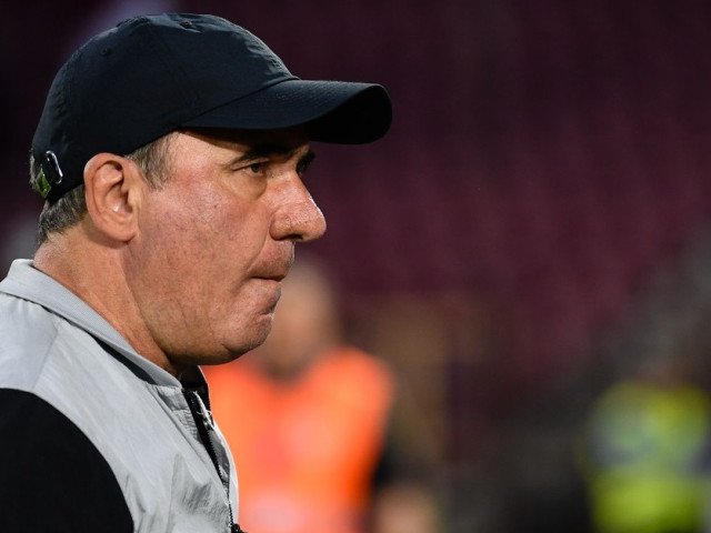 Hagi preia echipa națională de fotbal, Pițurcă anticipează un „handicap” Mircea Lucescu și-a încheiat mandatul la conducerea echipei naționale de fotbal a României, ultimul meci pe banca tehnică fiind cel cu Turcia