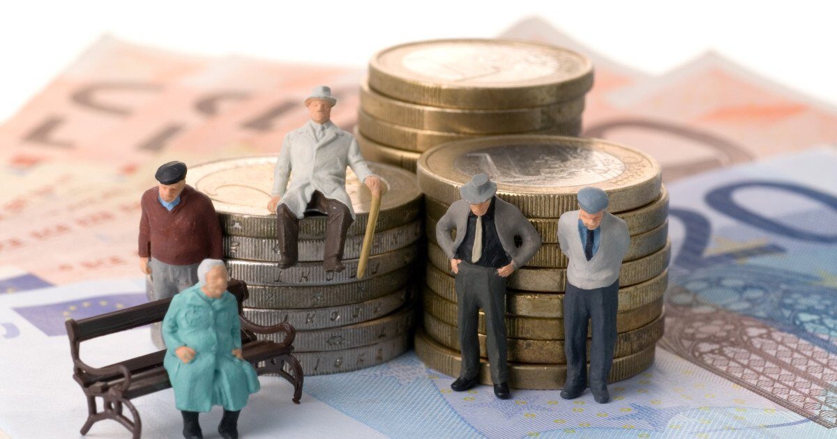 Ajutoarele pentru pensionari, promise de Guvern, vor ajunge în mai Guvernul a aprobat, joi, pachetul de solidaritate menit să ofere sprijin financiar pensionarilor cu venituri mici și copiilor cu dizabilități