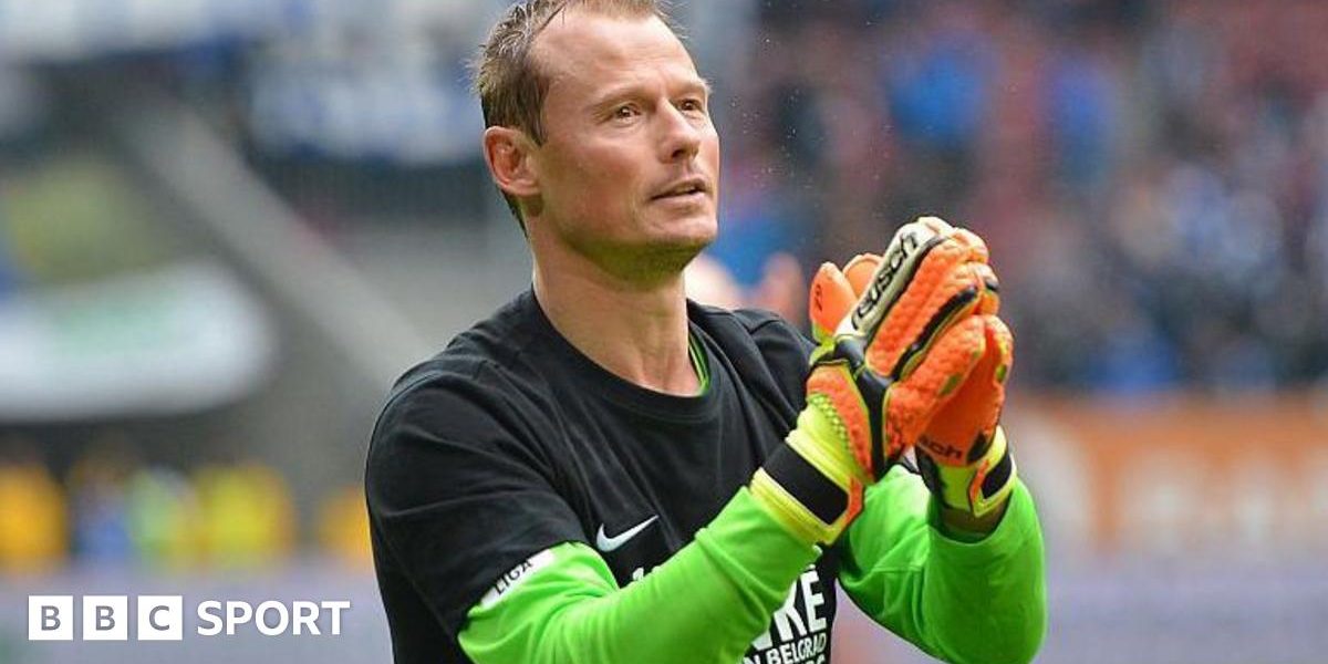 Alex Manninger claps his hands