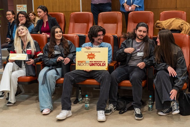 Reciclarea electrocasnicelor, promovată bizar: Studenți din București, abordare inedită