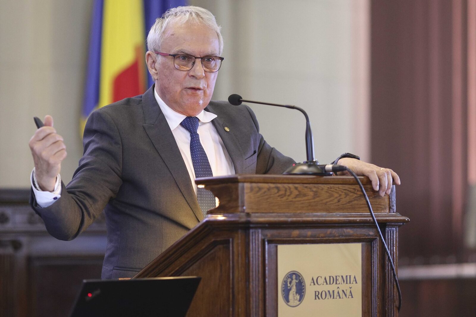 Marius Andruh a fost ales președinte al Academiei Române